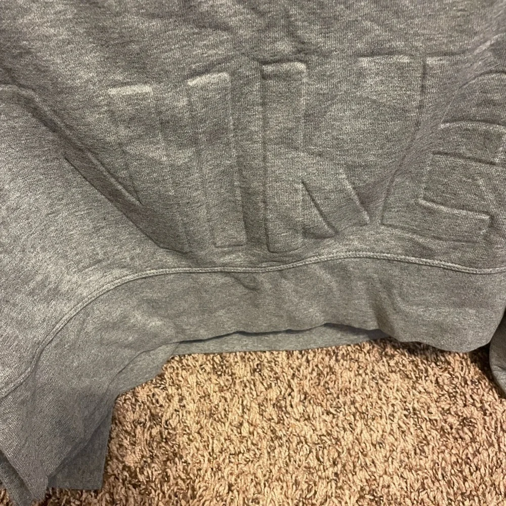 Cropped Nike Crewneck